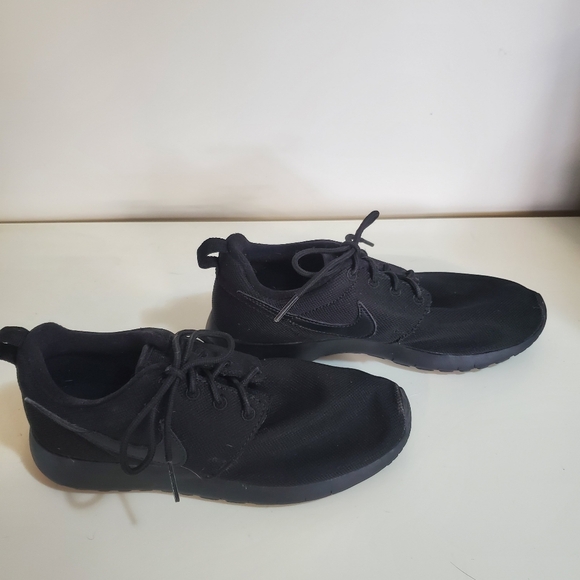 Nike Boys Roshe One 599728-031 Black Running Shoes Sneakers Size 4Y - Picture 5 of 5